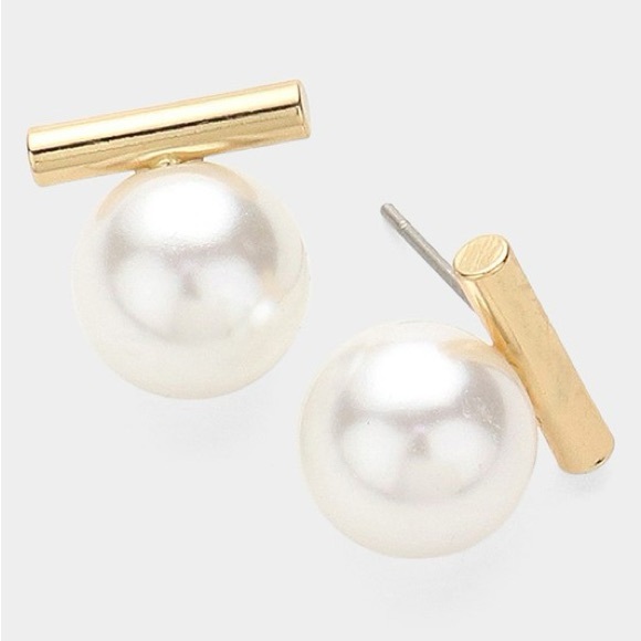 Bar Pearl Earrings - Picture 3 of 4